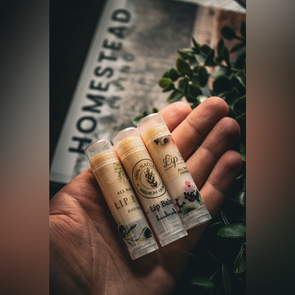 Organic lip balm - Picture 1 of 3